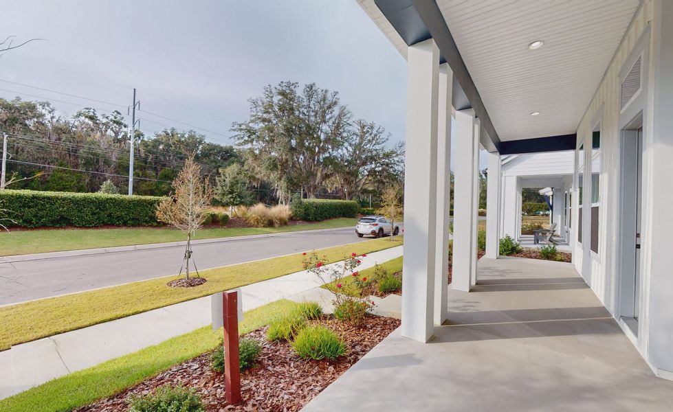 Exterior details and patio area of a home in Oakmont, Gainesville (Image 28).