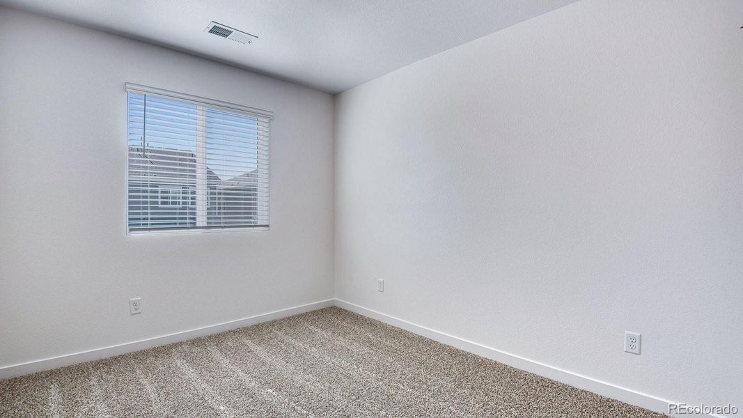 Spacious, unfurnished interior of a new home in Settlers Crossing, Commerce City (Image 27).