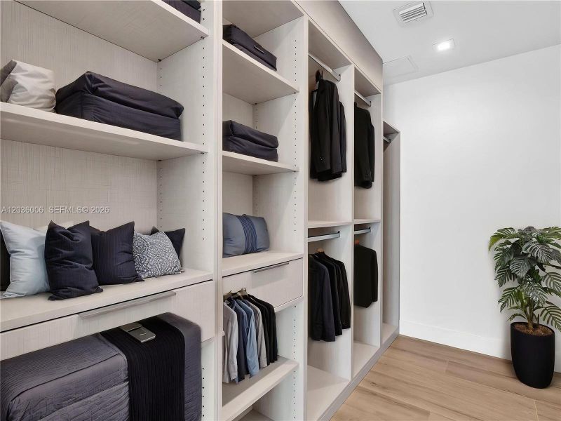 Walk-in Closet