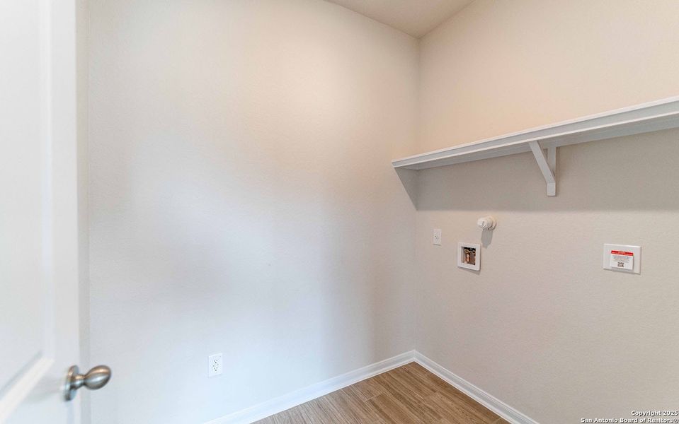 Spacious, unfurnished interior of a new home in Hickory Ridge, Elmendorf (Image 9). Spacious, unfurnished interior of a new home in Hickory Ridge, Elmendorf (Image 9).
