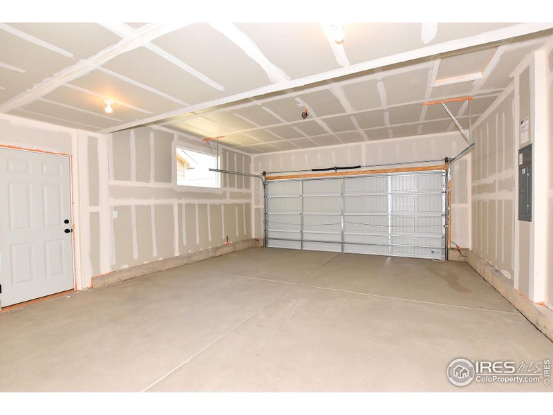 Spacious, unfurnished interior of a new home in Southridge, Johnstown (Image 34).