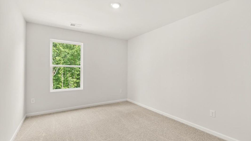 Spacious, unfurnished interior of a new home in Oconee Overlook Townhomes, Gainesville (Image 18).