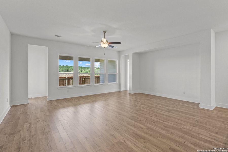 Spacious, unfurnished interior of a new home in Homestead, Schertz (Image 15).