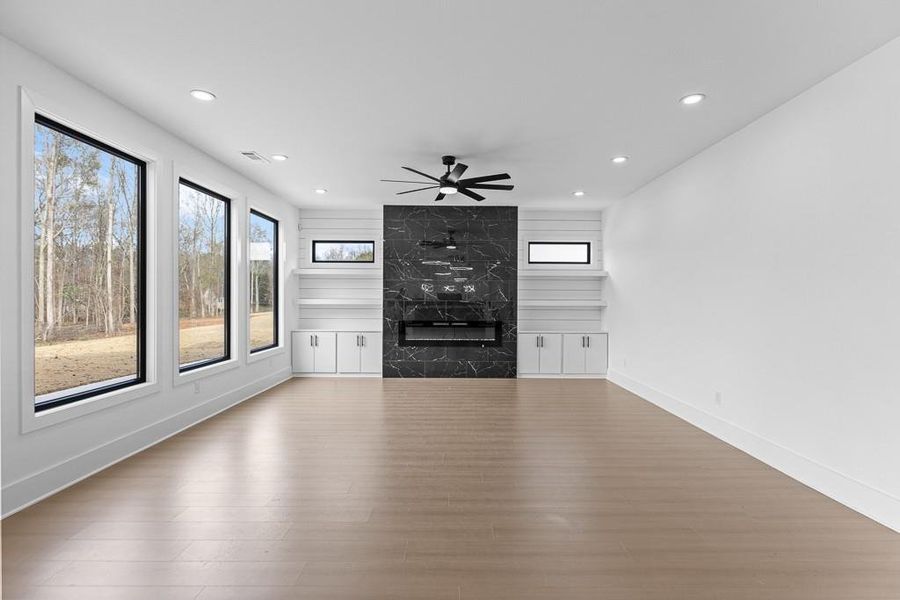 Spacious, unfurnished interior of a new home in , Jefferson (Image 36).