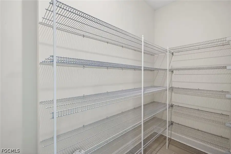 Spacious, unfurnished interior of a new home in Cape Coral, Cape Coral (Image 31).