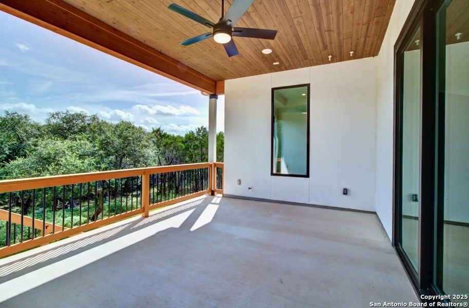 Exterior details and patio area of a home in Verandas at the Rim, San Antonio (Image 26).
