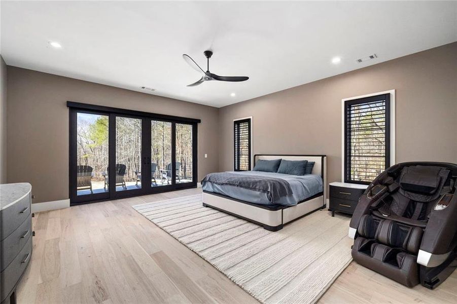 Furnished interior view inside a new home in , Alpharetta (Image 22).