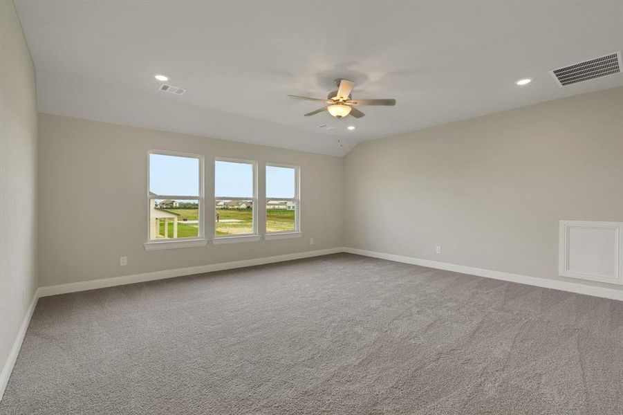 Spacious, unfurnished interior of a new home in Highland Crossing, Celina (Image 15).