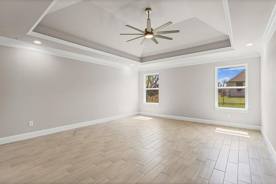 Spacious, unfurnished interior of a new home in Pecan Plantation, Granbury (Image 32).