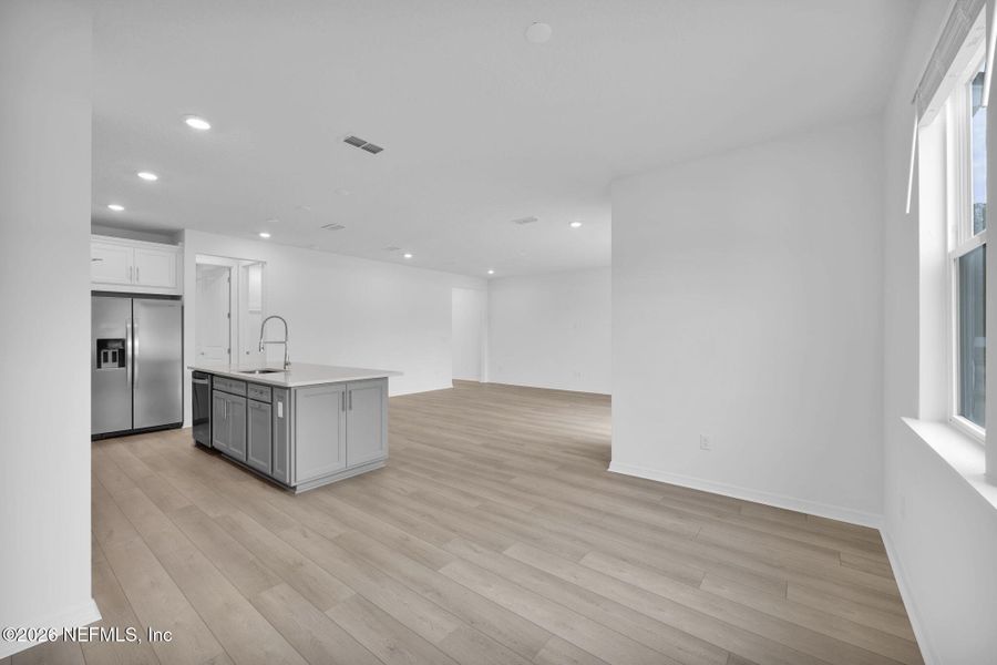 Spacious, unfurnished interior of a new home in Murray Farms, Middleburg (Image 23).