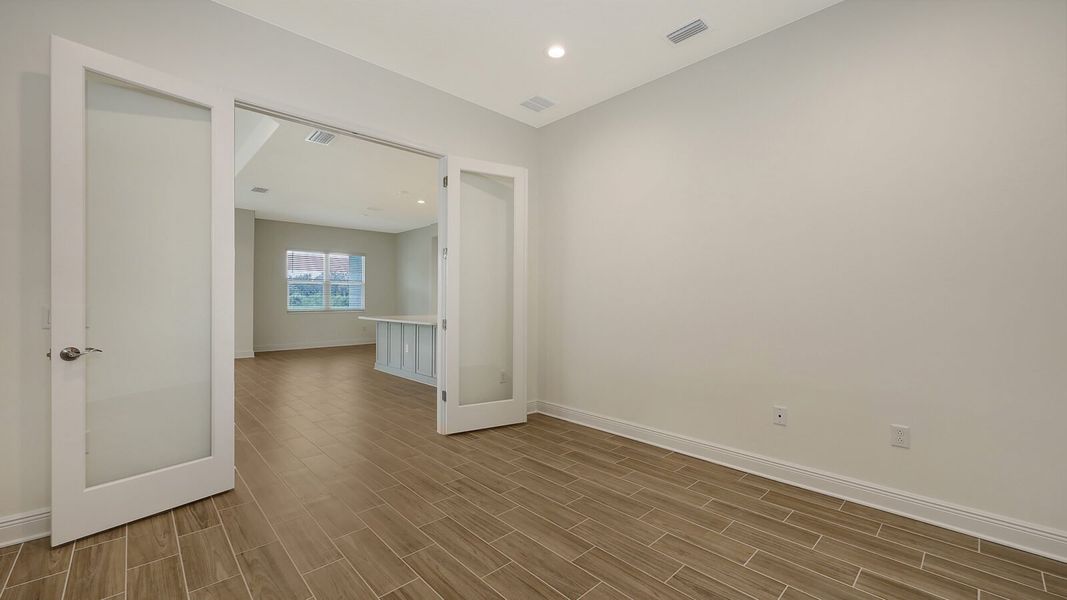 Spacious, unfurnished interior of a new home in Wildleaf at North River Ranch, Parrish (Image 27).