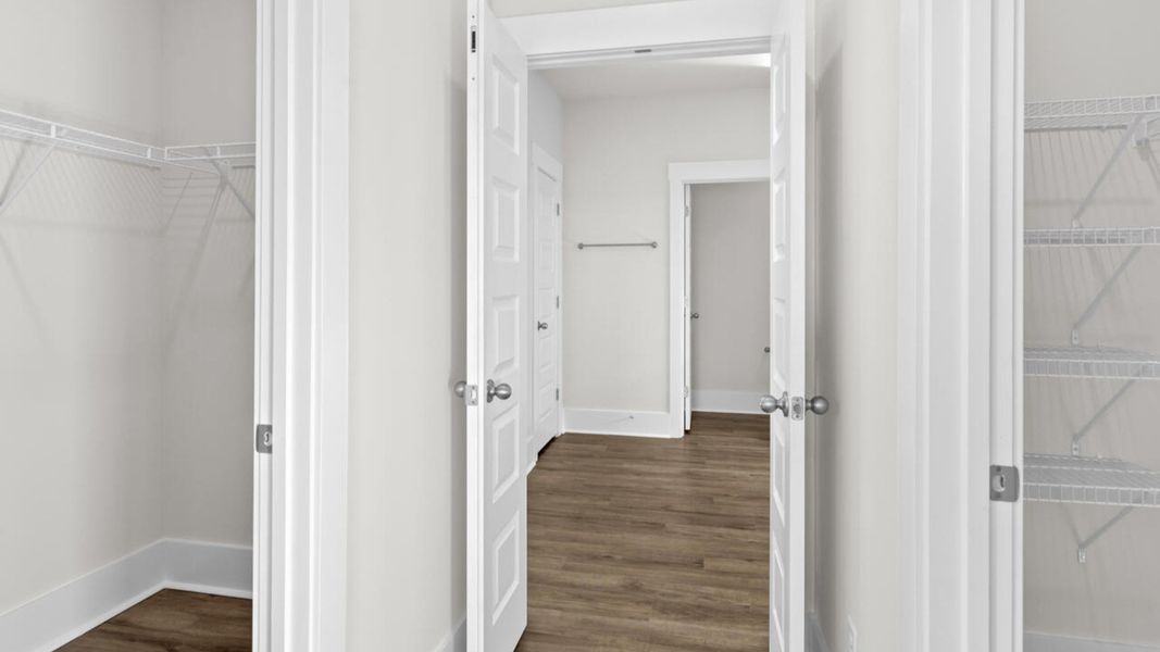 Spacious, unfurnished interior of a new home in Rolling Hills, Bolivia (Image 21).