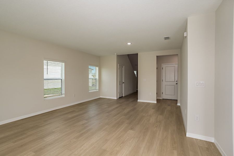 Spacious, unfurnished interior of a new home in Scenic Terrace, Haines City (Image 10).