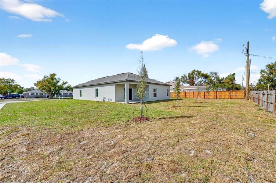 Exterior details and patio area of a home in , Deltona (Image 27).