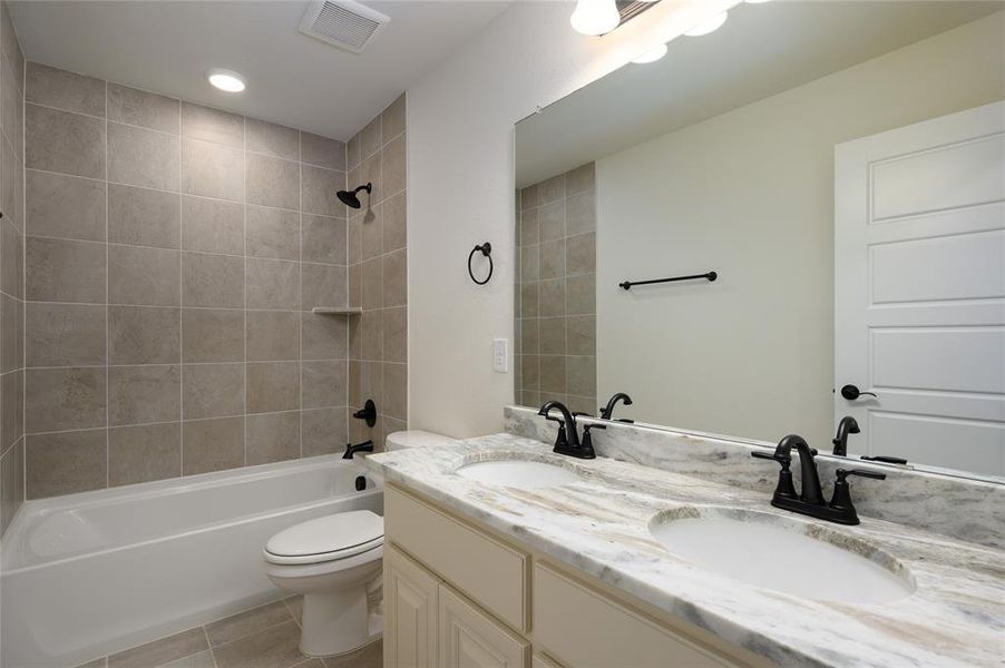 Furnished interior view inside a new home in Creekview Meadows, Pilot Point (Image 6). Furnished interior view inside a new home in Creekview Meadows, Pilot Point (Image 6).