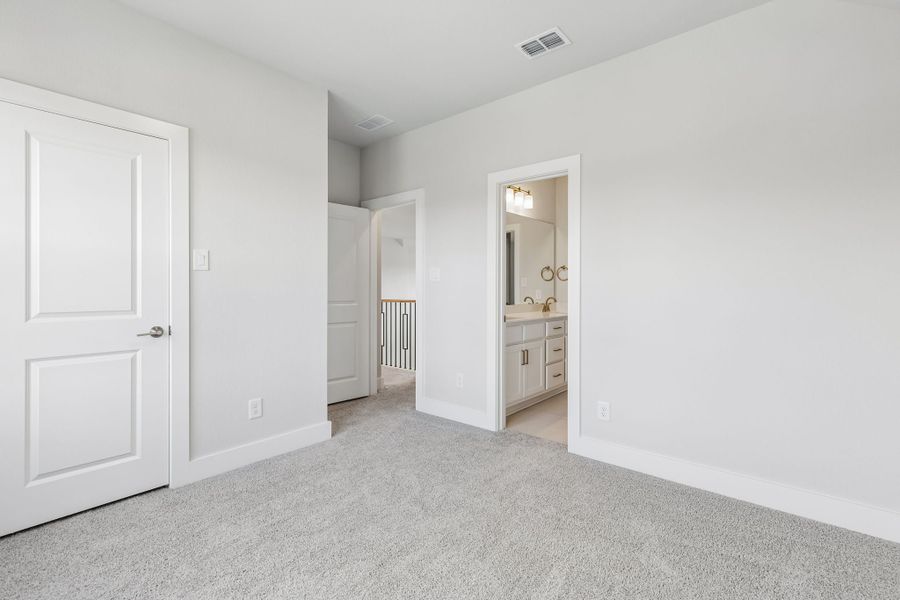 Spacious, unfurnished interior of a new home in Painted Tree Lakeside, McKinney (Image 29).