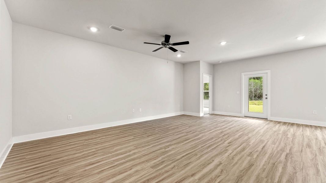 Spacious, unfurnished interior of a new home in Buffer Farms, Port Saint Joe (Image 18).