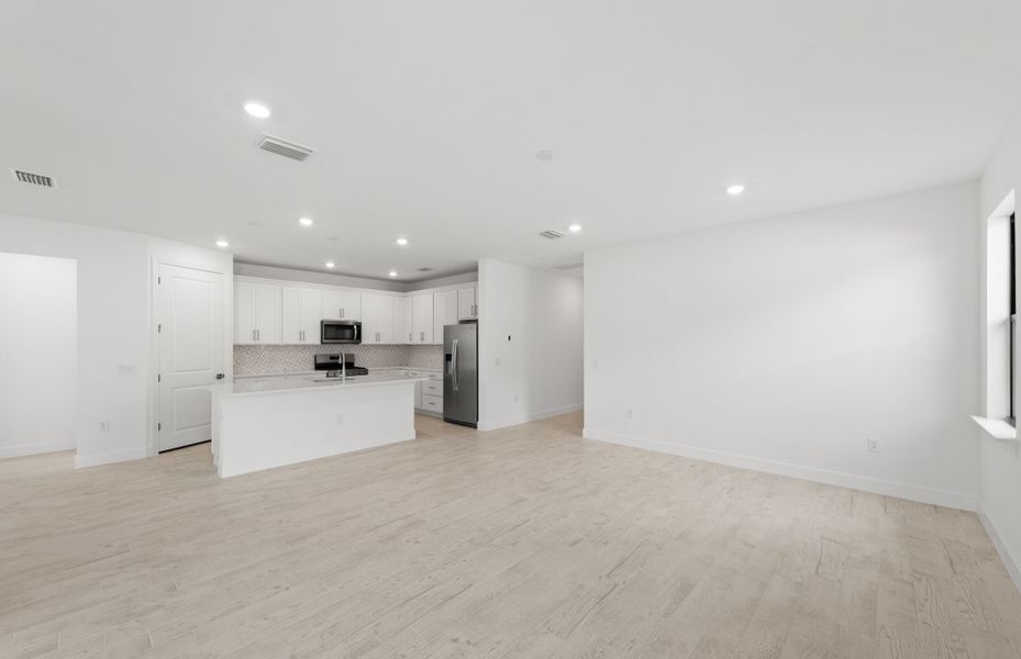 Spacious, unfurnished interior of a new home in Terreno, Naples (Image 14).