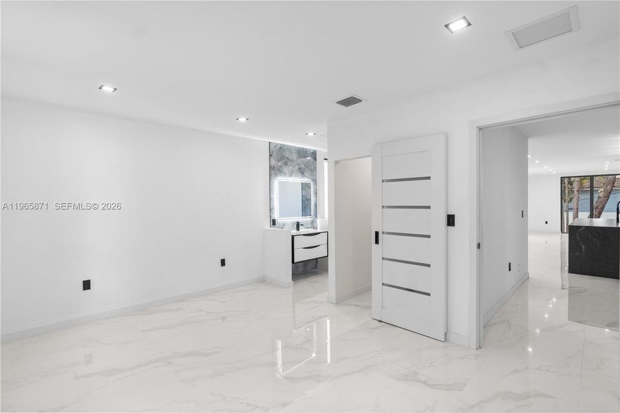 Spacious, unfurnished interior of a new home in , Miami (Image 47).
