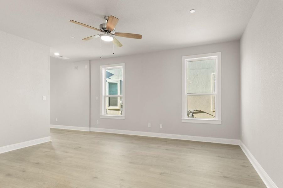 Spacious, unfurnished interior of a new home in Clear Creek, Round Rock (Image 35).