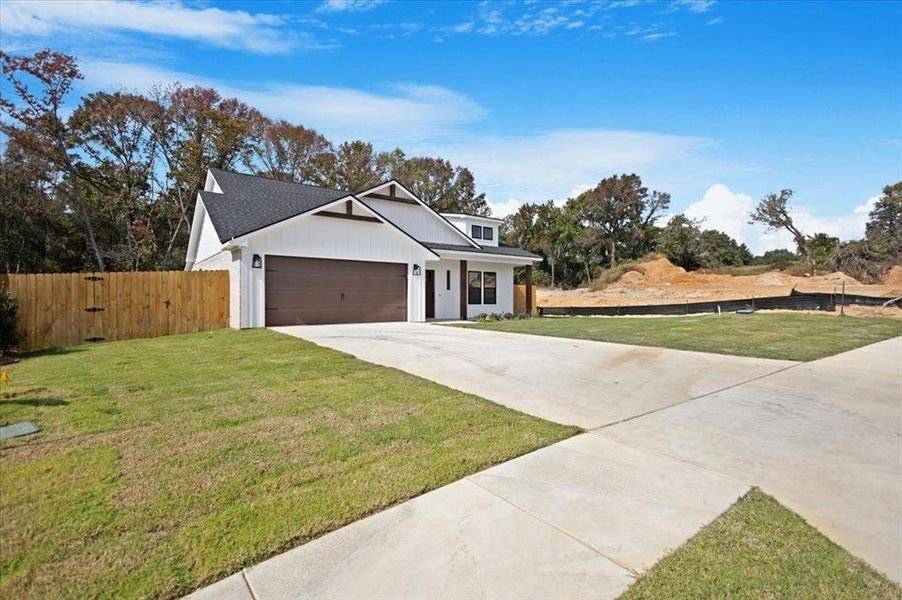 Exterior details and patio area of a home in , Lindale (Image 23).