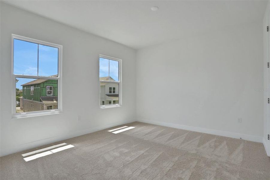 Spacious, unfurnished interior of a new home in Bungalow Walk at Lakewood Ranch, Sarasota (Image 22).