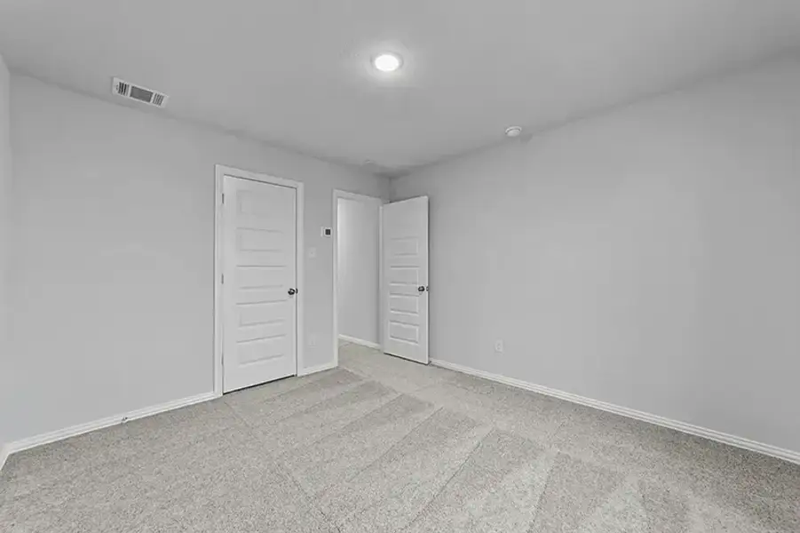 Spacious, unfurnished interior of a new home in Rolling Ridge, Van Alstyne (Image 23).