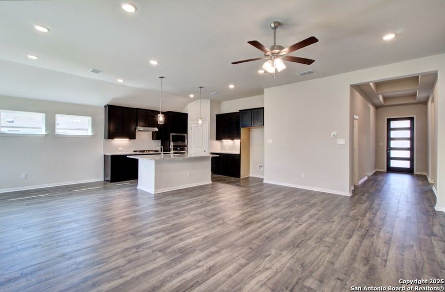 Spacious, unfurnished interior of a new home in Veranda, San Antonio (Image 20).