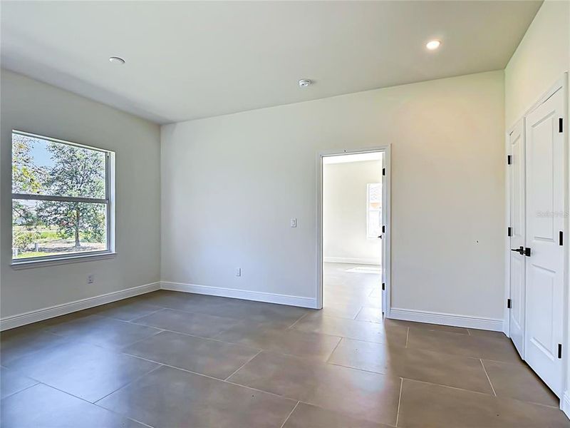 Spacious, unfurnished interior of a new home in , Lehigh Acres (Image 25).