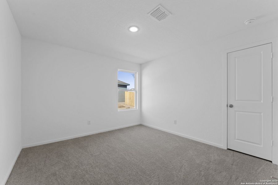 Spacious, unfurnished interior of a new home in Friendship Oaks, Fredericksburg (Image 14).