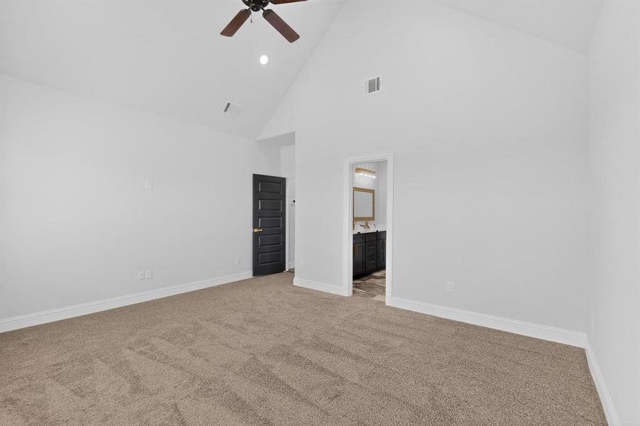 Spacious, unfurnished interior of a new home in , Sulphur Springs (Image 29).