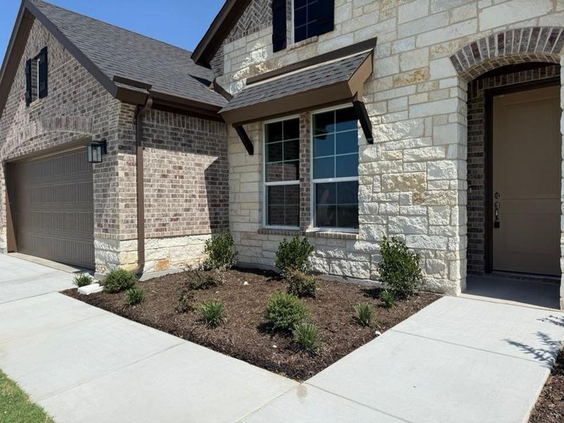 Exterior details and patio area of a home in Waterford Park, Weatherford (Image 3). Exterior details and patio area of a home in Waterford Park, Weatherford (Image 3).