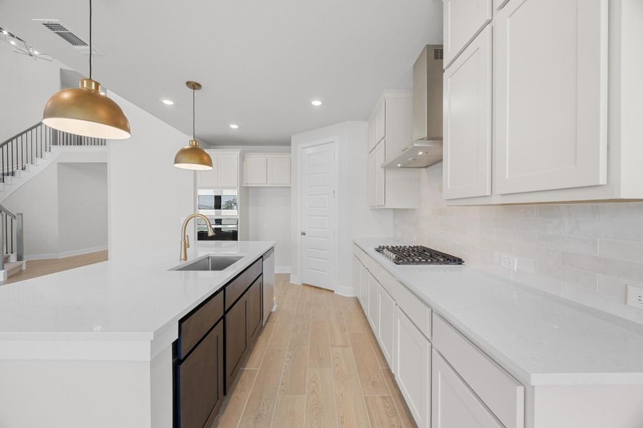 Representative image. Features, selections and colors may vary.