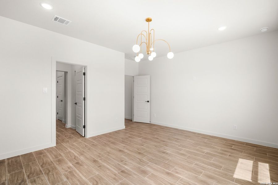 Spacious, unfurnished interior of a new home in , La Vernia (Image 14).