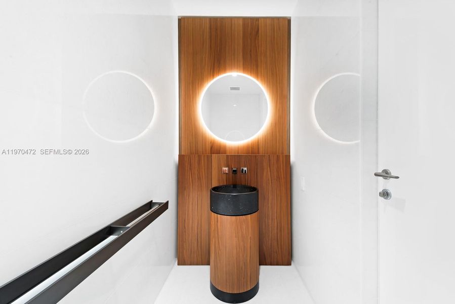 Sample of building materials used in homes in , Miami (Image 20).