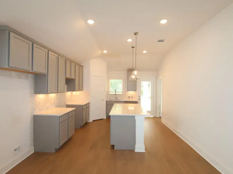 Spacious, unfurnished interior of a new home in Sorella, Tomball (Image 6).