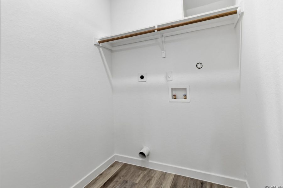 Spacious, unfurnished interior of a new home in , San Antonio (Image 17).