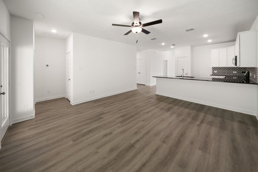 Spacious, unfurnished interior of a new home in Highland Oaks, Tyler (Image 6). Spacious, unfurnished interior of a new home in Highland Oaks, Tyler (Image 6).