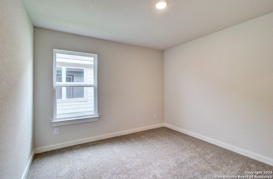 Spacious, unfurnished interior of a new home in Cloud Country, New Braunfels (Image 8).