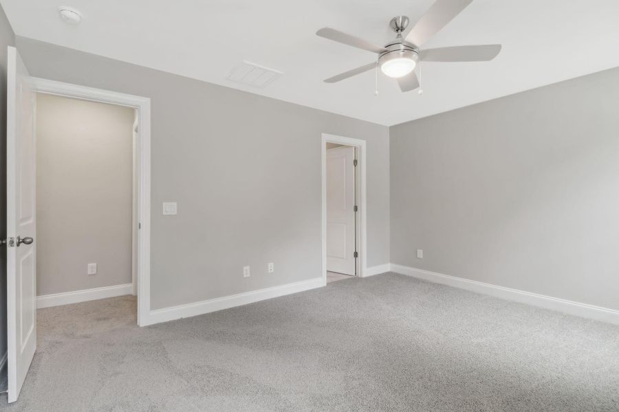 Spacious, unfurnished interior of a new home in Founder's Park, Lincolnville (Image 16).