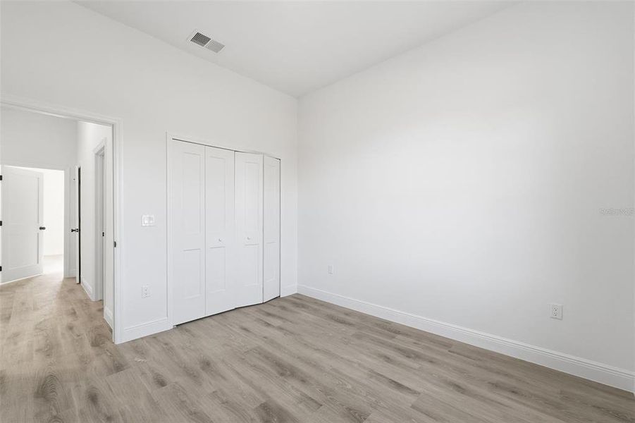 Spacious, unfurnished interior of a new home in , Ocala (Image 25).