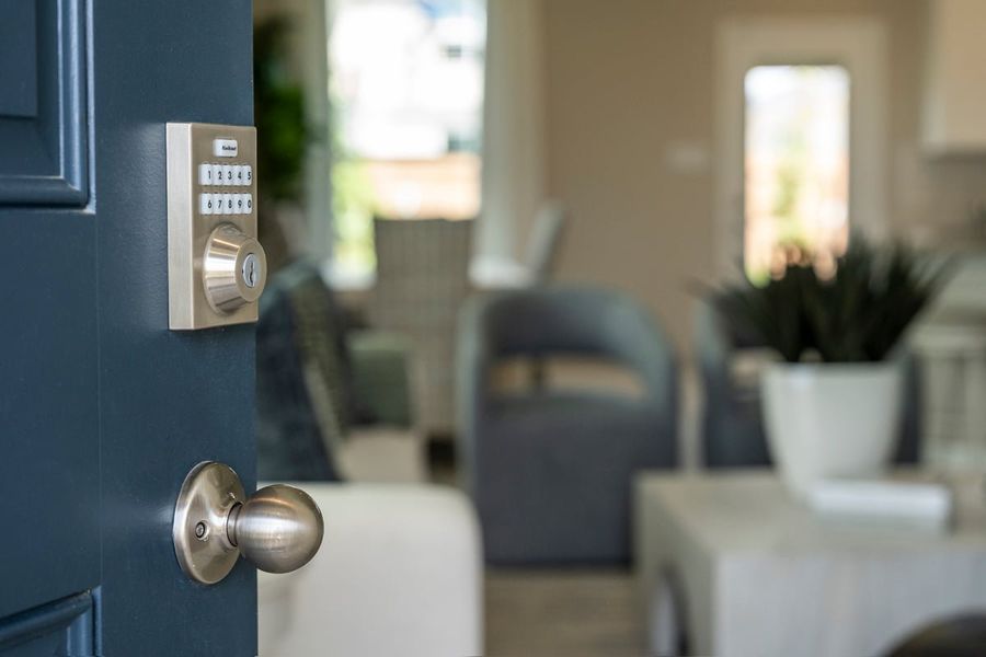 Keyless entry door lock