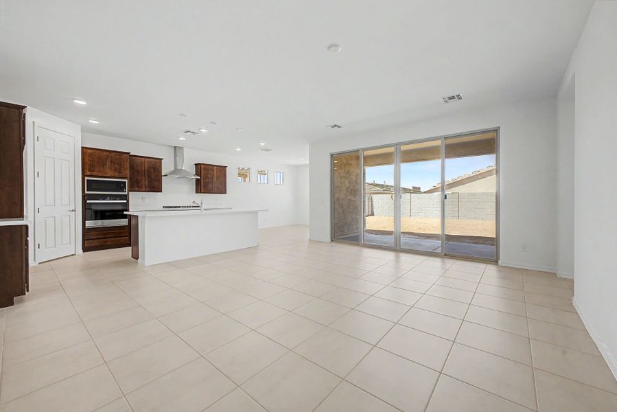 Spacious, unfurnished interior of a new home in Empire Pointe, Queen Creek (Image 8).