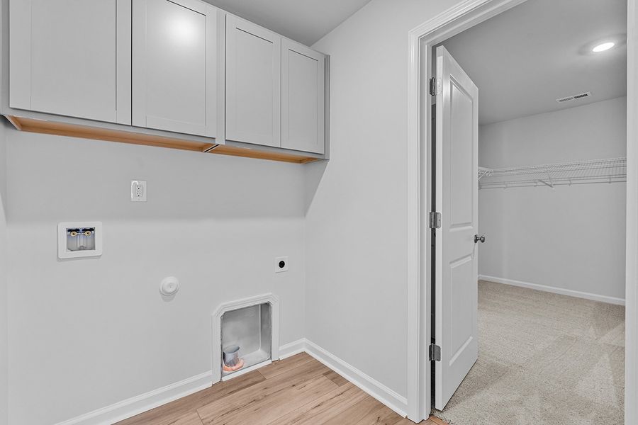 Spacious, unfurnished interior of a new home in Hanes Lake, Winston-Salem (Image 25).