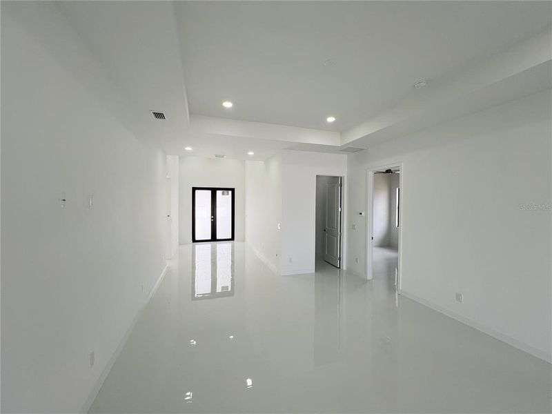 Spacious, unfurnished interior of a new home in , Cape Coral (Image 21).