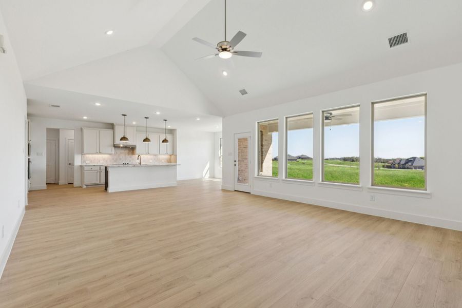 Spacious, unfurnished interior of a new home in Lakeway Estates, Waxahachie (Image 20). Spacious, unfurnished interior of a new home in Lakeway Estates, Waxahachie (Image 20).