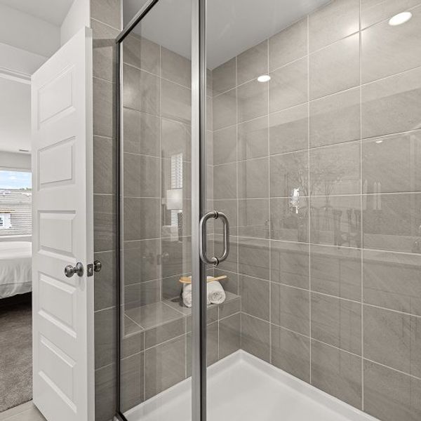 3741 Laurel Owners Bath 1of5 F2