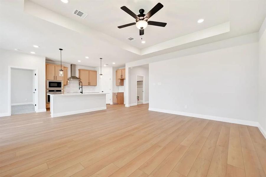 Spacious, unfurnished interior of a new home in Heartland, Heartland (Image 27).