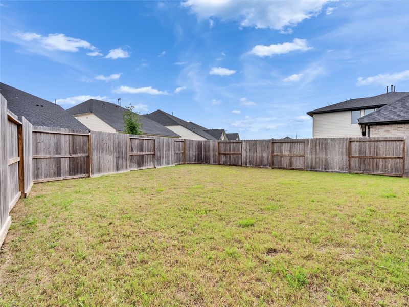 Exterior details and patio area of a home in Cross Creek West, Fulshear (Image 4).