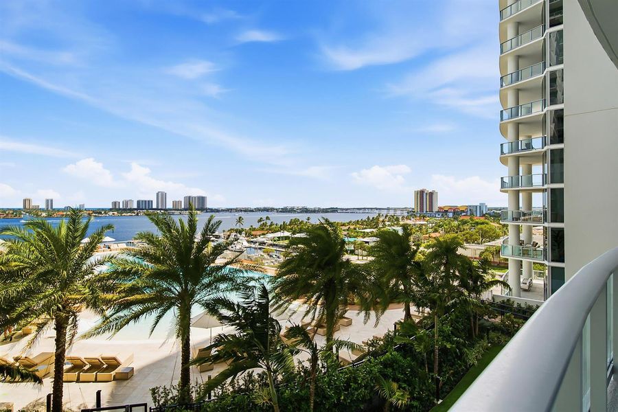 220-LAKESHORE-DRIVE-804-33403-028 220-LAKESHORE-DRIVE-804-33403-028